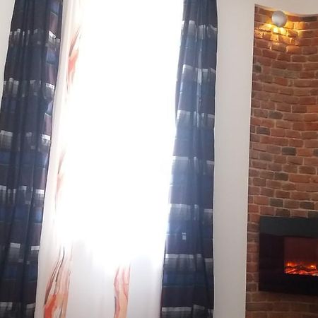 Apartment With Fireplace Lviv Exterior photo