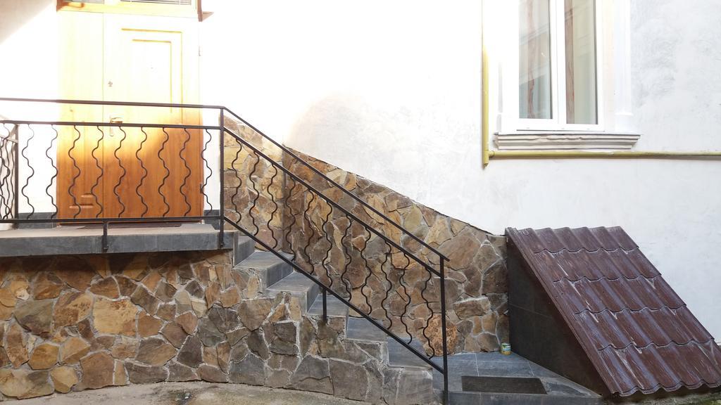 Apartment With Fireplace Lviv Exterior photo